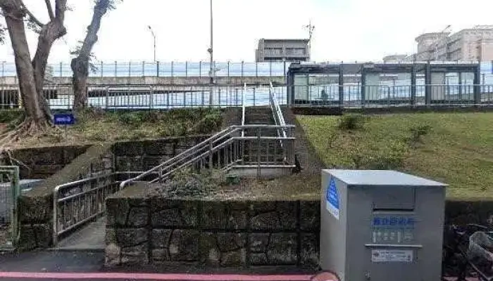 Cai Gou Yi   Ke Zhi Hua Qi Ye Li Pin Gong Si Jie Jing He 360 Du Quan Jing Zhao - Taipei City, Zhongshan District