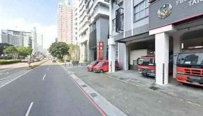 Er Dong Wen Yin Xing Xiao Gong Si Jie Jing He 360 Du Quan Jing Zhao - Taichung City, North District