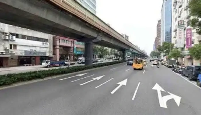 Guan Wang Zi Xun Gu Fen You Xian Gong Si Jie Jing He 360 Du Quan Jing Zhao - Taipei City, Songshan District