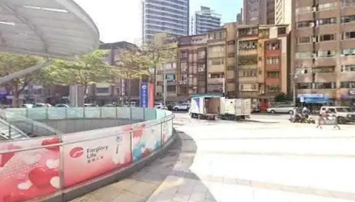 Hong Yang Ke Ji Jie Jing He 360 Du Quan Jing Zhao - Taipei City, Nangang District