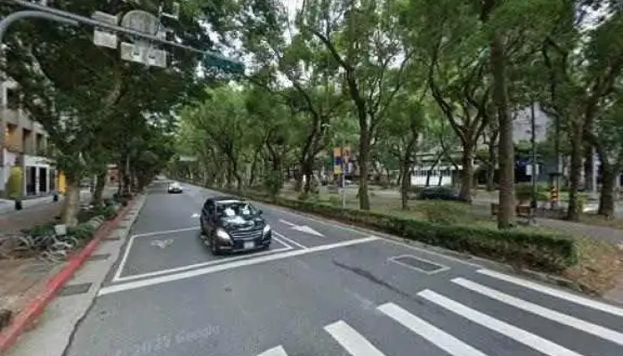 Kai Dian 123Wang Lu Ke Ji Gu Fen You Xian Gong Si Jie Jing He 360 Du Quan Jing Zhao - Taipei City, Da’an District