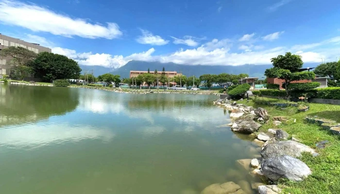 Lao Dong Bu Lao Dong Li Fa Zhan Shu Bei Ji Yi Hua Jin Ma Fen Shu Hua Lian Zhi Ye Xun Lian Chang Jie Jing He 360 Du Quan Jing Zhao - Hualien County, Hualien City