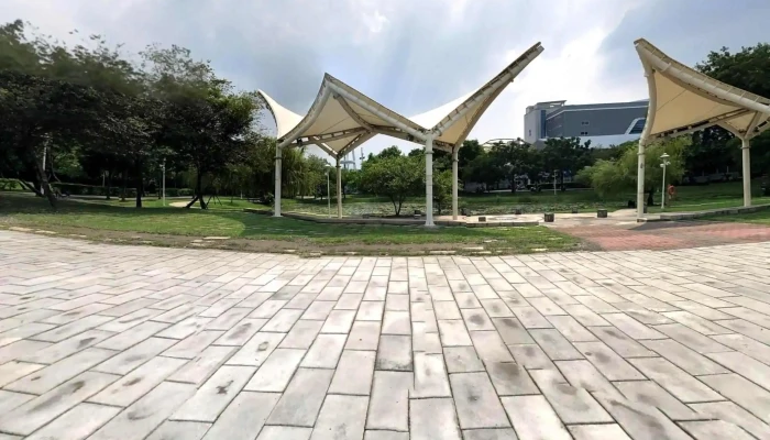 Ping Dong Xian Li Tu Shu Guan Zong Guan Jie Jing He 360 Du Quan Jing Zhao - Pingtung County, Pingtung City