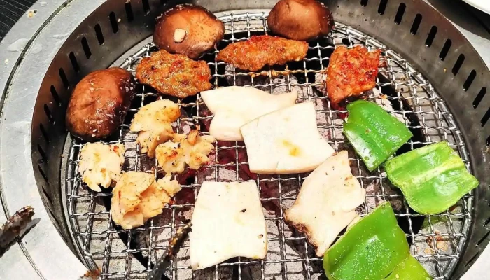 Shao Jiu Can Yin Ji Tuan  Tai Nan Shao Rou Tui Jian Shao Rou Shiyoziyo Yakiniku Shojo Tai Nan Xi Men Dian Shao Kao - Tainan City, North District