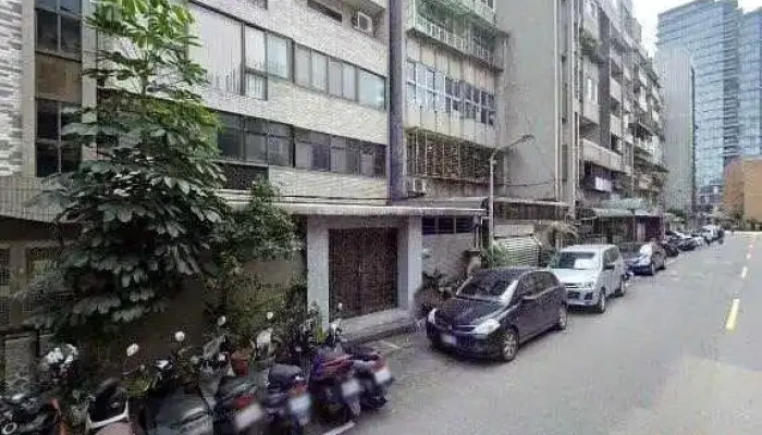 Tai Tan Xing Wen Chuang Ying Shi Gu Fen You Xian Gong Si Jie Jing He 360 Du Quan Jing Zhao - Taipei City, Songshan District