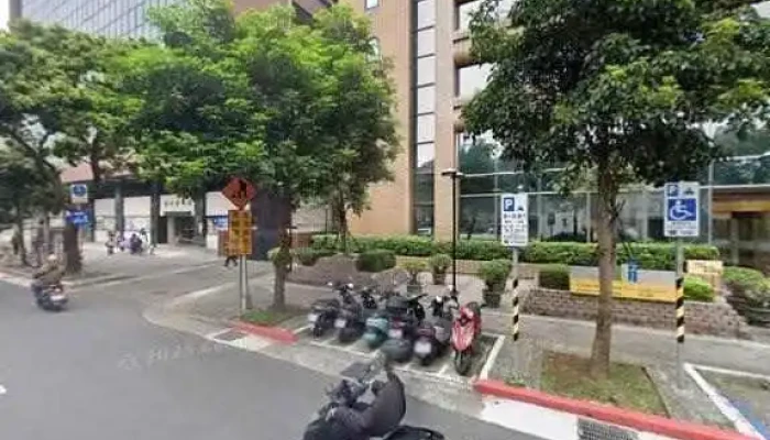 Tai Wan Yun Duan Wu Lian Wang Chan Ye Xie Hui Jie Jing He 360 Du Quan Jing Zhao - Taipei City, Zhongzheng District