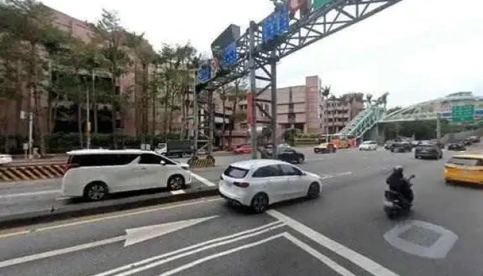Wei Bo Tai Dian Zi Shang Wu Gu Wen Gu Fen You Xian Gong Si Quan Bu - 台灣 Xinyi District
