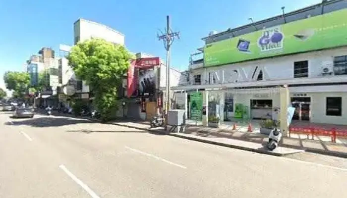 Xiang Yi Tong Xun  Chu Guo Shang Wang Qia Fen Xiang Qi Zhuan Mai Dian Xin Zhu Men Shi Jie Jing He 360 Du Quan Jing Zhao - Hsinchu City, East District