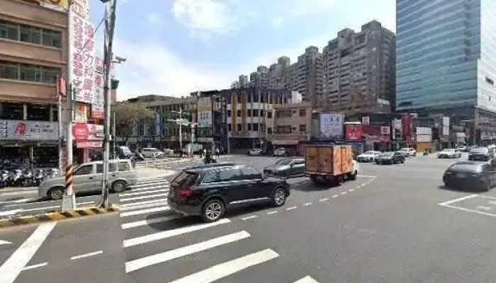 Yi Kan Jie Jing He 360 Du Quan Jing Zhao - New Taipei City, Banqiao District