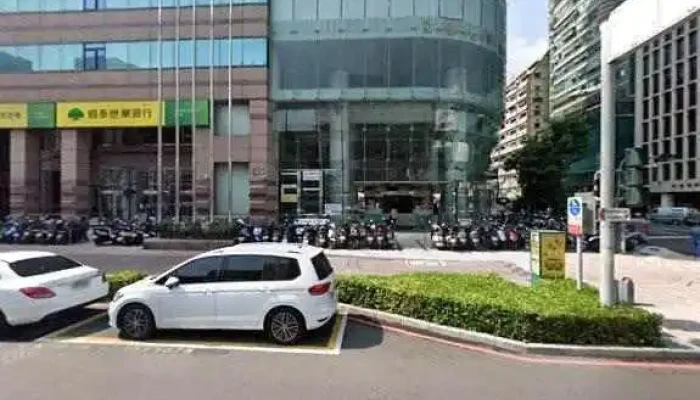 Yi Ke Ren Shi Gu Wen Gu Fen You Xian Gong Si  Gao Xiong Fen Gong Si Quan Bu - Kaohsiung City, Sinsing District