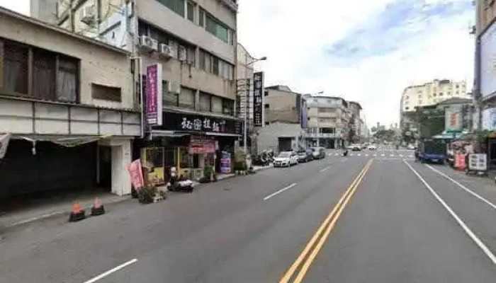 Yun Duan Shang Wu Lu Guan  Tai Zhong Guan Jie Jing He 360 Du Quan Jing Zhao - Taichung City, Central District