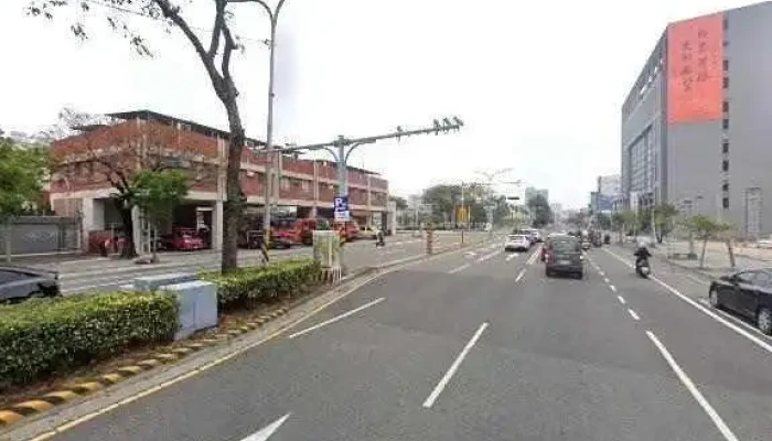 Zhu Shang Bu Dong Chan Tai Nan Yong Hua Dian Jie Jing He 360 Du Quan Jing Zhao - Tainan City, Anping District