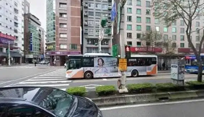 CareerJiu Ye Qing Bao Zi Xun Gu Fen You Xian Gong Si Quan Bu - Taipei City, Da’an District
