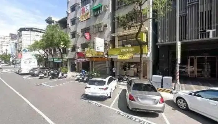DakuoGao Xiong Shi Shu Wei Nei Rong Chuang Yi Zhong Xin Jie Jing He 360 Du Quan Jing Zhao - Kaohsiung City, Yancheng District
