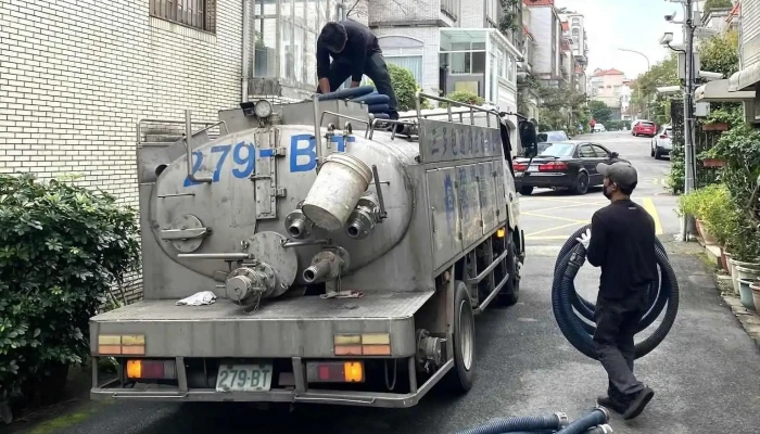三多衛生行-通馬桶 | 通水管 | 抽水肥(台北市，新北市，基隆，北桃園) - 106094台湾台北市大安區復興南路一段352 號2樓之1